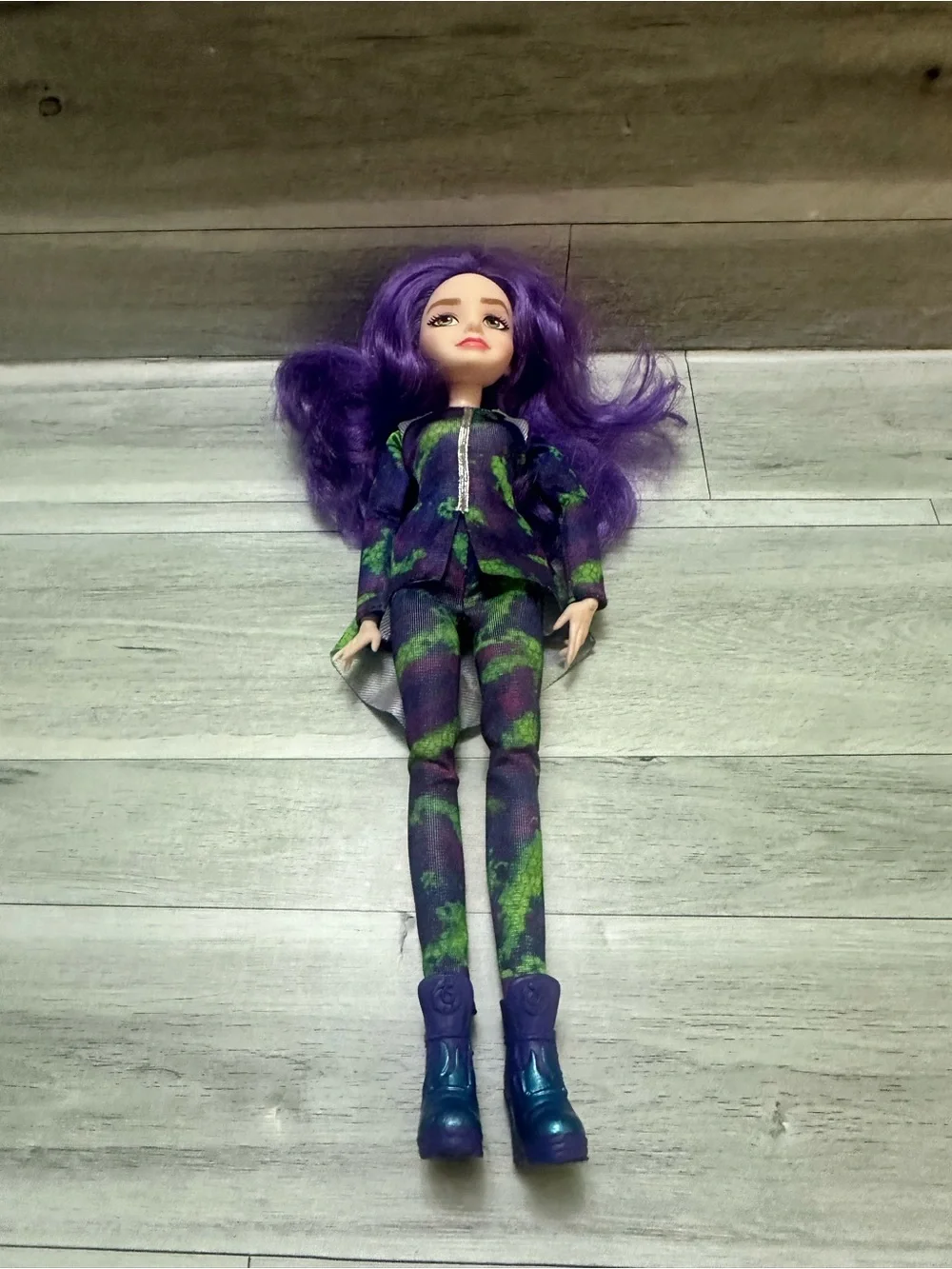 Disney Descendants Mal Purple & Green Fashion Doll with Patterned Outfit